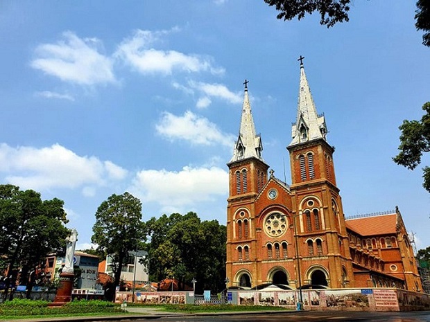 kinh nghiệm du lịch Sài Gòn nhà thờ Đức Bà