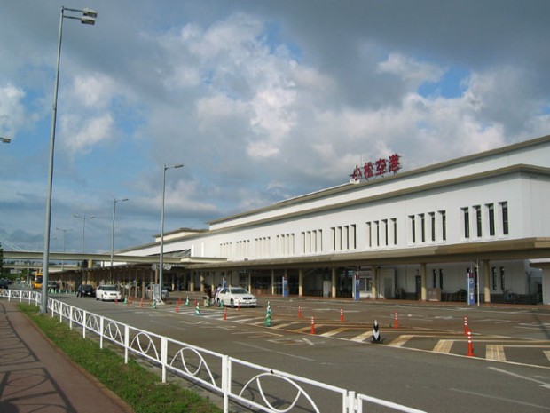 Từ sân bay Komatsu di chuyển về trung tâm với nhiều phương tiện khác nhau 