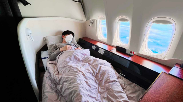hạng ghế phổ thông của Japan Airlines có những tiện nghi gì?