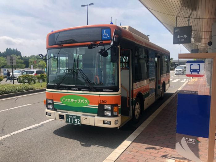 xe buýt là lựa chọn tiết kiệm nhất khi bạn mua vé máy bay đi Toyooka và muốn đến điểm du lịch từ sân bay