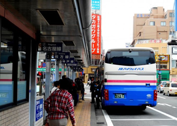 xe bus tại sân bay Tokushima